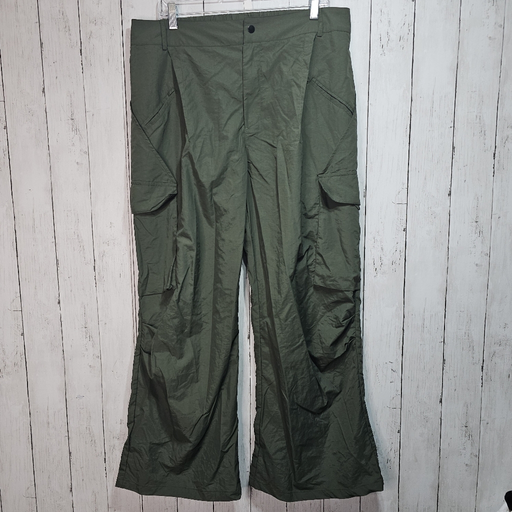 NWOT Halara Womens Green Mid Rise Side Pocket Wide Leg Nylon Cargo Pants Size XL - Picture 3 of 11